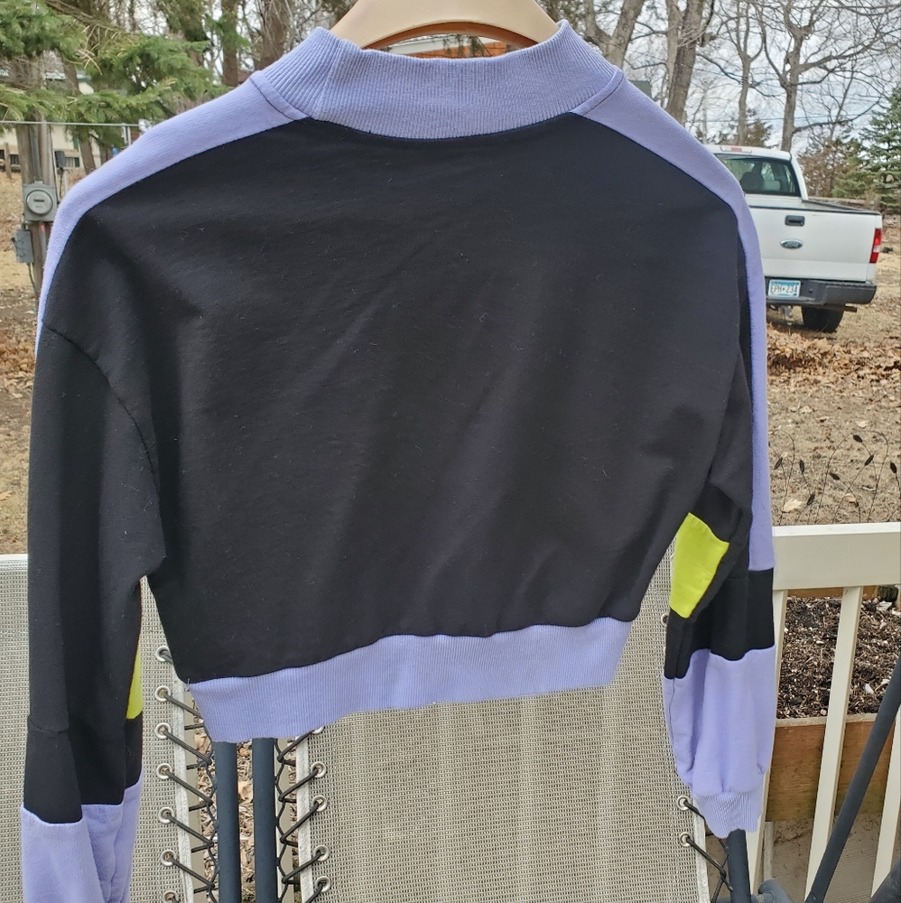 Lightweight Cropped Sweatshirt - Picture 2 of 3